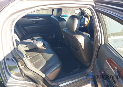 2009 Lincoln Town Car Signature L from USA, damaged, VIN 2LNHM85V49X614652